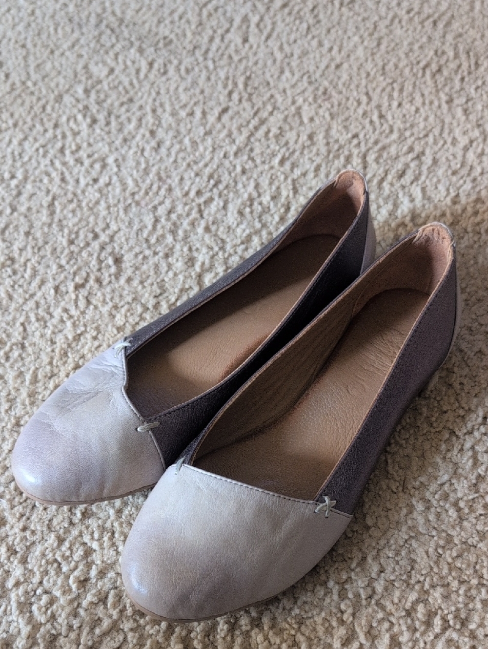 Bueno Two-Tone Ballet Flats in Cream and Brown